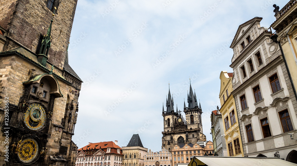 Altstädter Ring mit Blick auf das Altstädter Rathaus und die Teynkirche, Prag (Tschechische Republik)