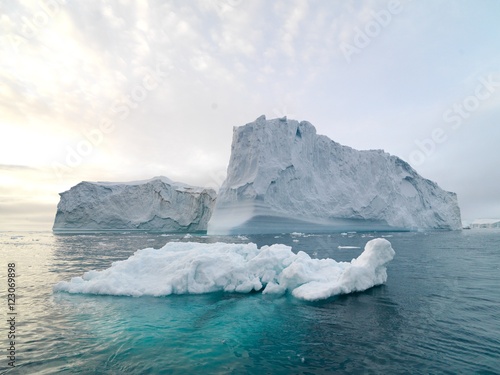 Fototapeta Naklejka Na Ścianę i Meble -  Icebergs on arctic ocean in Ilulissat icefjord, Greenland