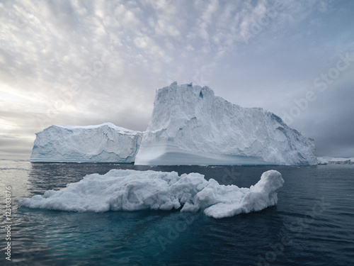 Icebergs are on the arctic ocean © murattellioglu