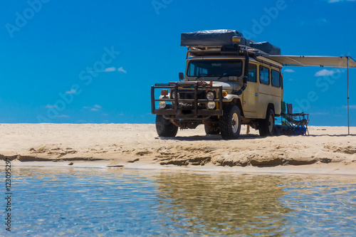 Schilderij op canvas 4wd vehicle camping setup on Eli Creek, Fraser Island, Australia