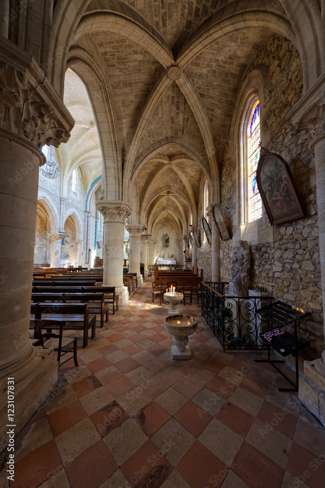 Intérieur église Saint-Hélène