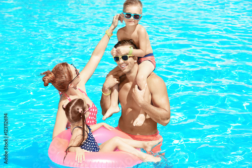Happy family in swimming po...