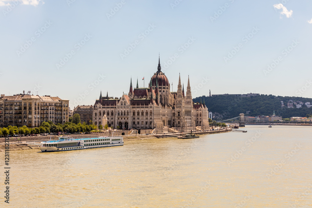 Fototapeta premium Parlamentsgebäude in Budapest