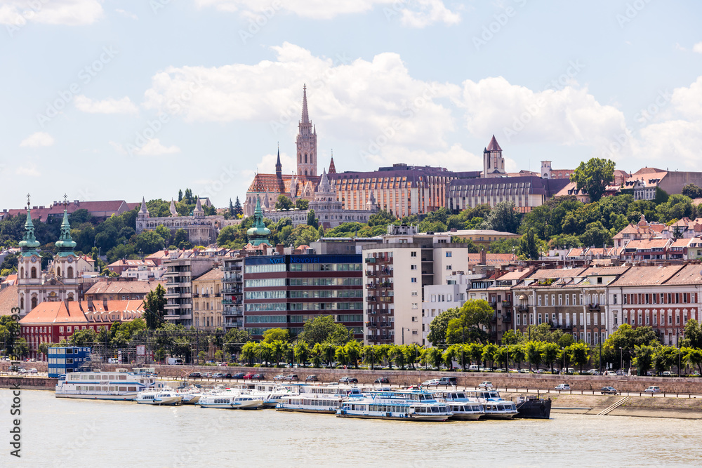 Obraz premium Matthiaskirche, Fischerbastei und Burgviertel in Budapest