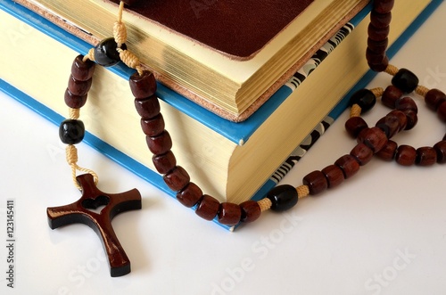 Obraz na płótnie różaniec i Biblia