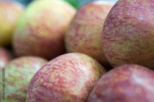 red apples