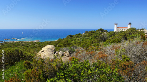 Vue panoramique sur le phare de Senetosa en Corse © Gamut