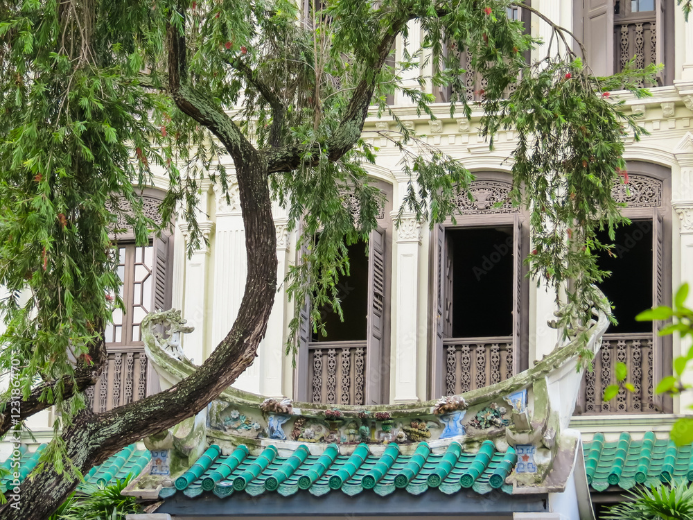 Naklejka premium Details of house of Chinese Baroque architecture in Emerald Hill, Singapore