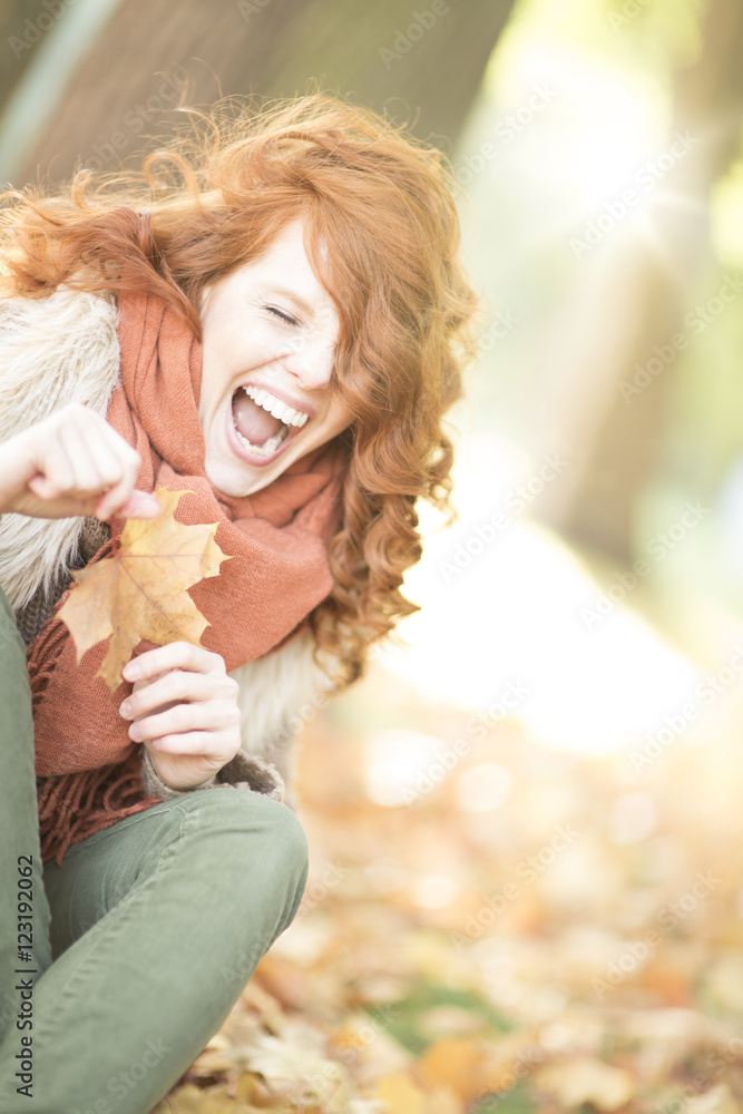 Obraz premium frau im Herbst