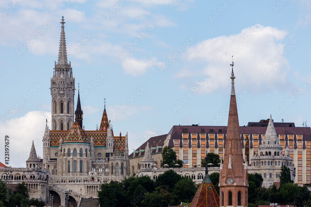 Matthiaskirche und Fischerbastei in Budapest