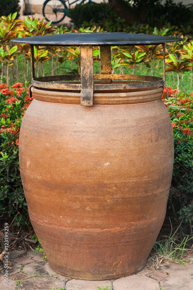earthen jar D.I.Y are recycle bin in garden earthen jar D.I.Y are recycle bin in garden