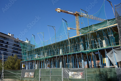 Foto crane in a building work in Saragossa
