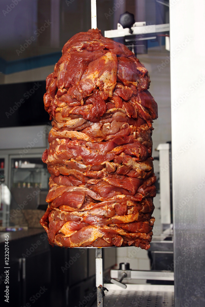frischer neuer dönerspieß Stock-Foto | Adobe Stock