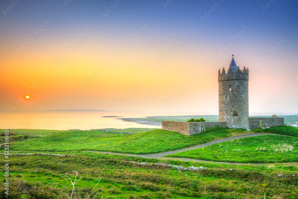 Naklejka premium Beautiful irish castle near Atlantic ocean at sunset, Co. Clare