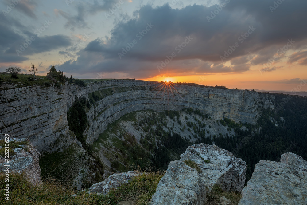 Fototapeta premium Rundwanderung von Noiraigue zum Creux du Van