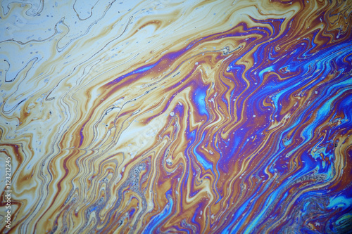 Fotografía rainbow oil slick background.