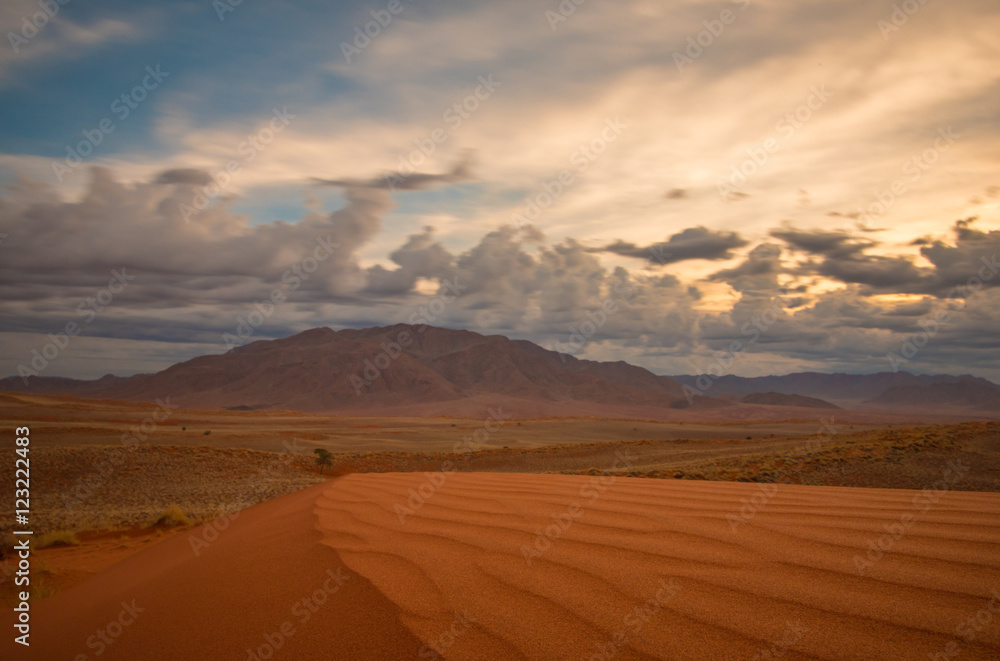 Morgendämmerung am Rande der Namib, Namibia