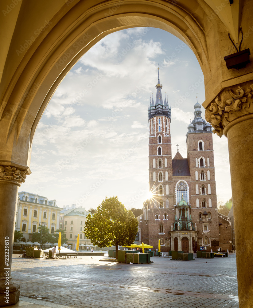 Obraz premium Historic Krakow Market Square and St. Mary's church in the Morni