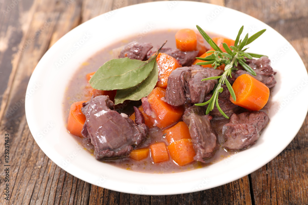 beef stew with wine and carrot beef stew with wine and carrot