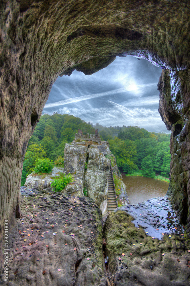Fototapeta premium Loch im Felsen Externsteine Teuteburger Wald