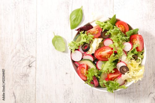 vegetable salad with tomato and radish