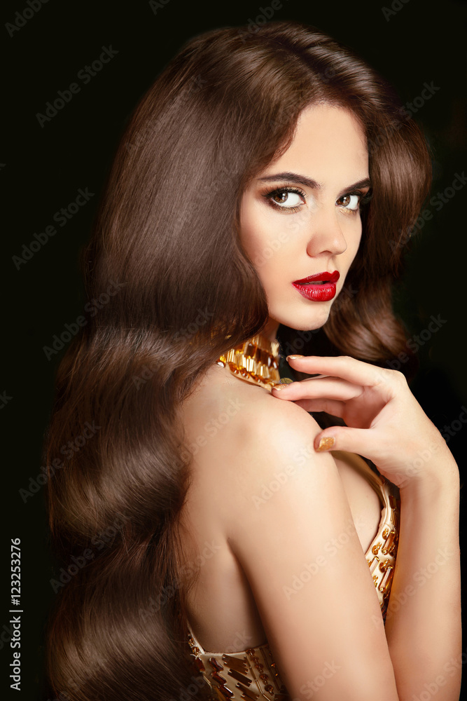 Fototapeta premium Hair. Makeup. Beautiful brunette girl with long wavy shiny hairs