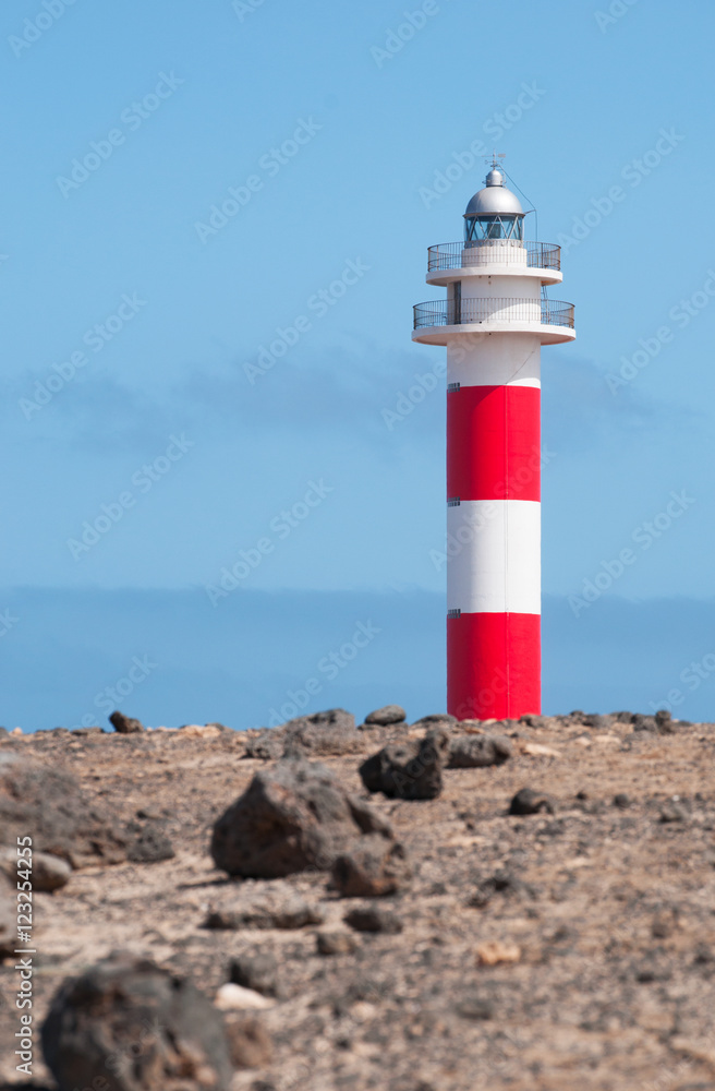 Fuerteventura, Isole Canarie: le rocce e il faro del Toston, vicino al villaggio di pescatori di El Cotillo, il 3 settembre 2016