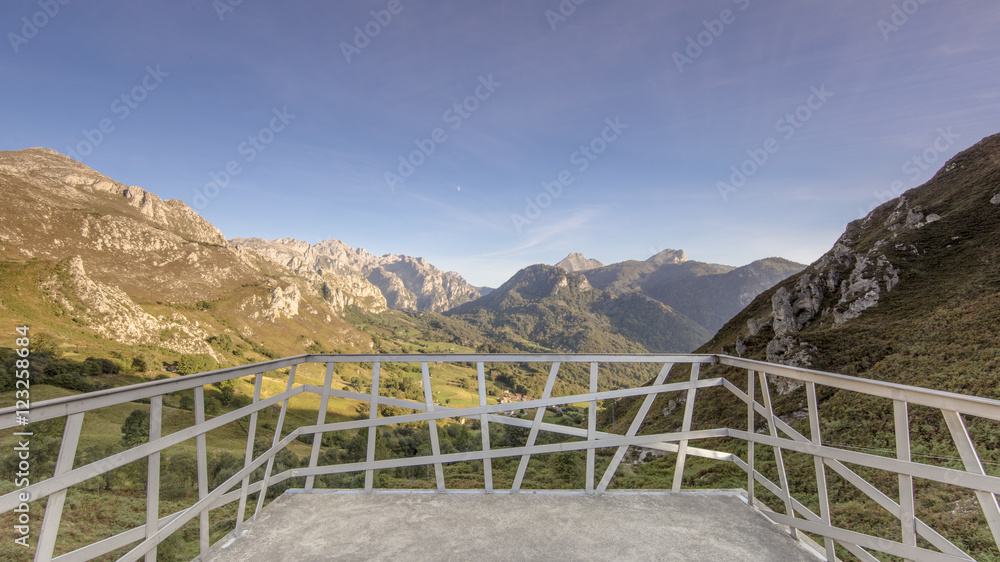 Fototapeta premium Mirador de la Collada en el concejo de Amieva, Asturias, España