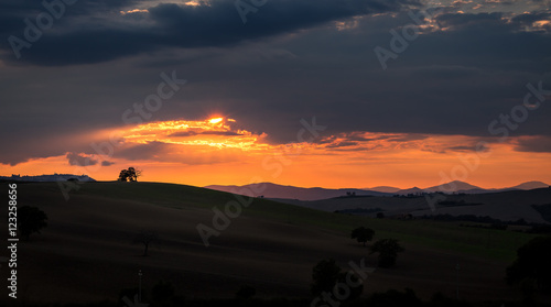 Wallpaper Mural Sonnenuntergang in der Toskana, Italien  Torontodigital.ca