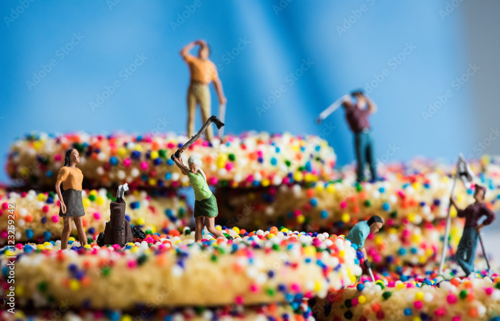 Fototapeta premium Miniature Figures Golfing on Sprinkle Cookies