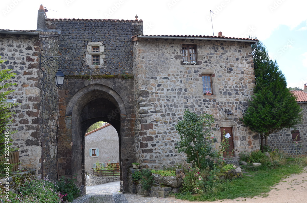 Village Arlempdes - Porte d'entrée