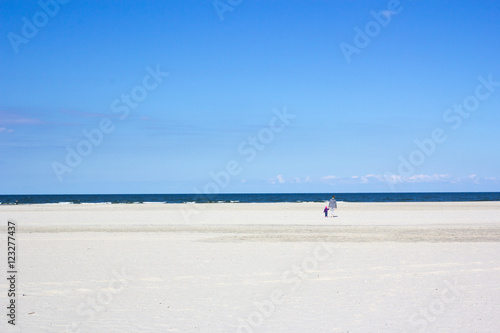 Einsam am Strand photo