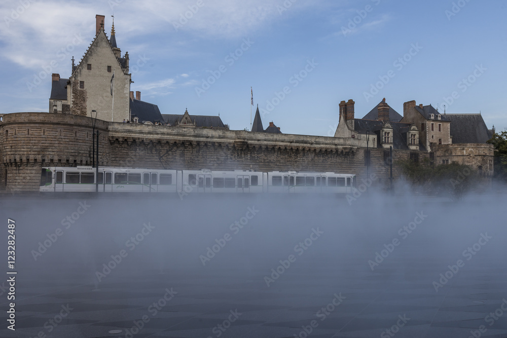 Brume devant le château de Nantes