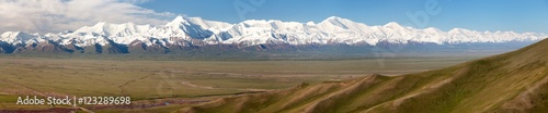 Panoramic view of Pamir mountain and Pik Lenin © Daniel Prudek