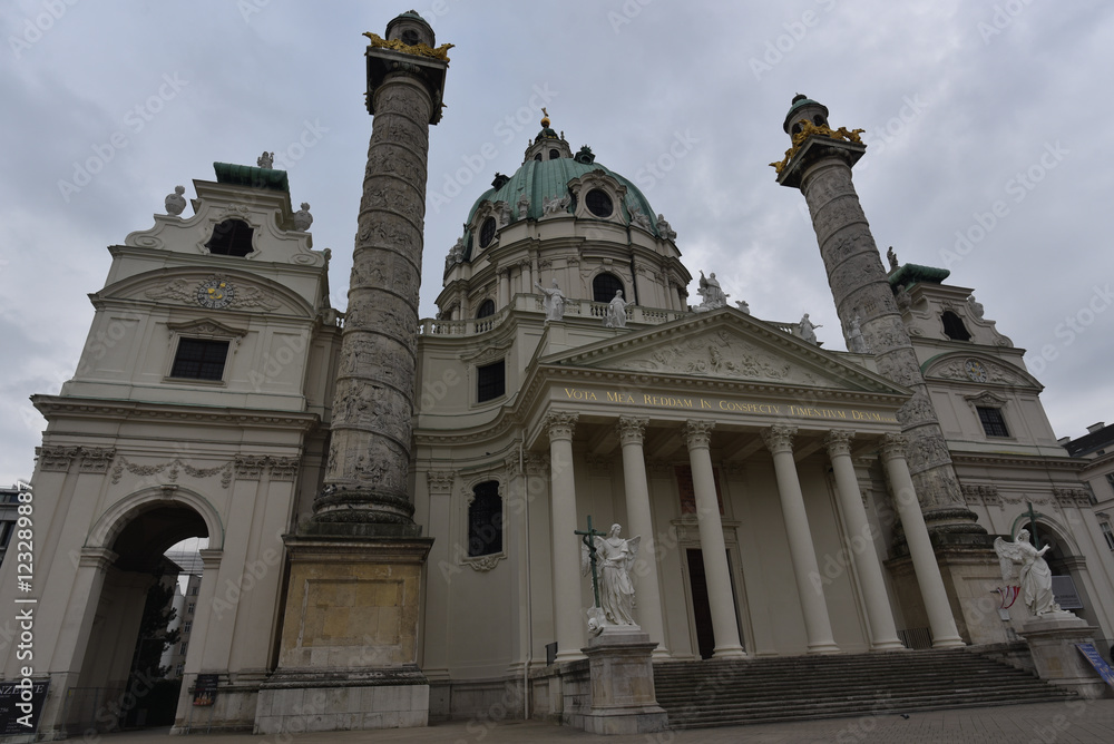 Fototapeta premium St. Charles's Church, Karlskirche, Vienna, Austria