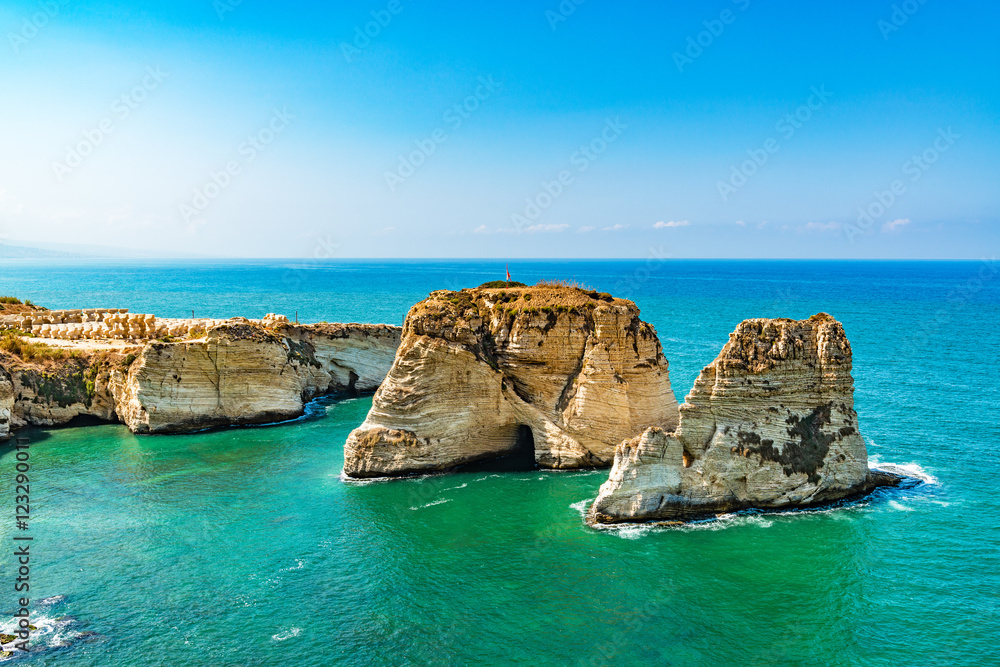 Obraz premium Pigeon Rocks w Raouche, Bejrucie, Libanie.