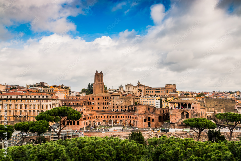 Vu sur la Rome Antique, les marchés de Trajan et le Forum Romain