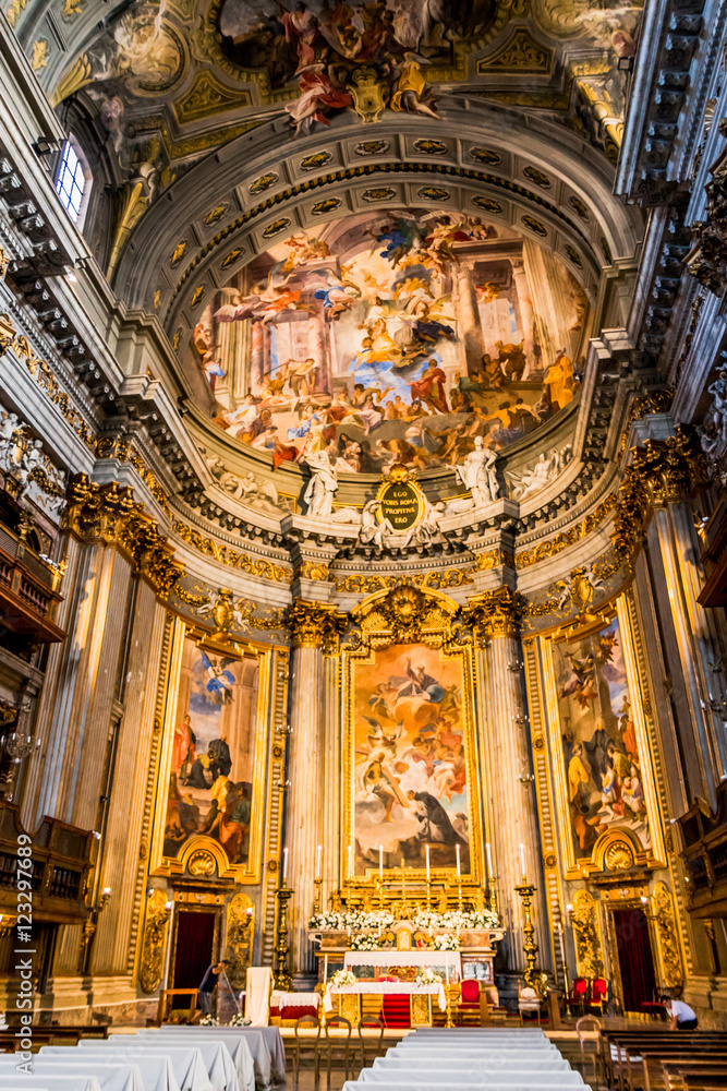 Intérieur de l'église Saint-Ignace-de-Loyola de Rome