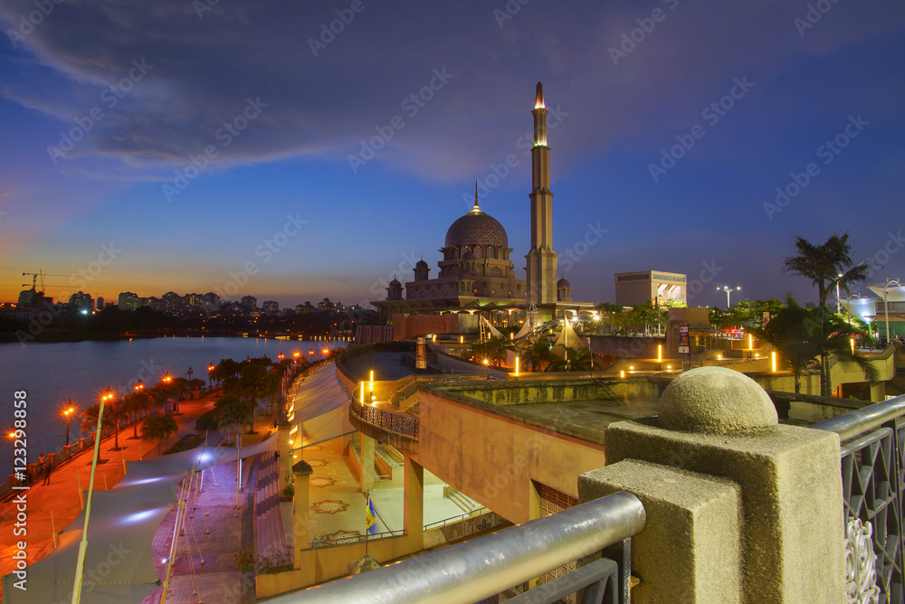 Beautiful sunset At Putra Mosque, Putrajaya Malaysia. Beautiful sunset At Putra Mosque, Putrajaya Malaysia.