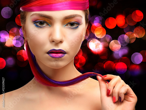 Beautiful girl with colorfu...