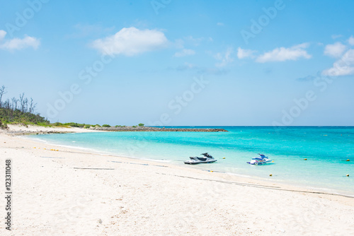 Cobalt blue of the sea and the sky, Minnajima Island, okinawa, japan / 沖縄水納島ビーチ コバルトブルーの海と空 