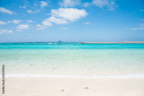 Cobalt blue of the sea and the sky, Minnajima Island, okinawa, japan / 沖縄水納島ビーチ　コバルトブルーの海と空   © hitsujikumo33