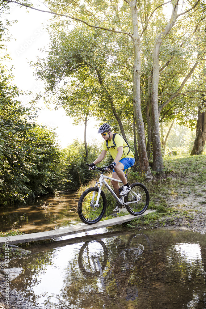 Naklejka premium Mountainbiker