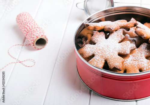 Fotografia Christmas cookies sprinkled with sugar