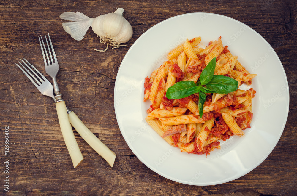 Penne pasta with tuna and basil Penne pasta with tuna and basil