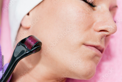 Beauty treatment with dermal roller