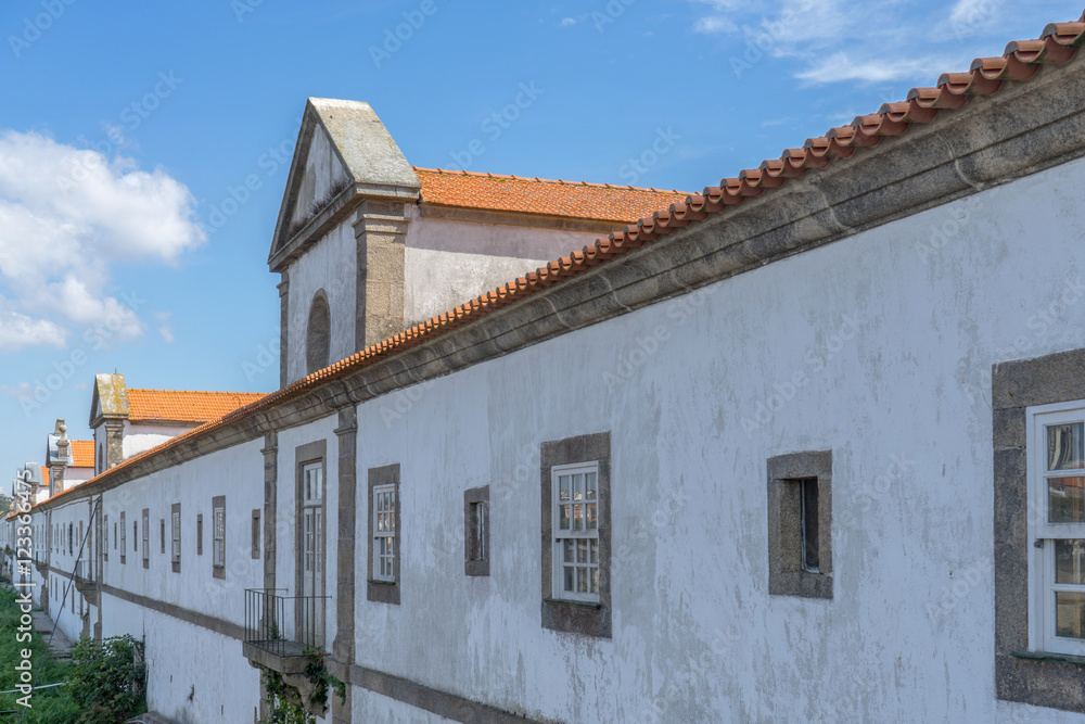 Teilansicht der Kirche und Festung Mosteiro da Serra do Pilar in Porto