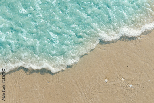 Fototapeta Naklejka Na Ścianę i Meble -  Turquoise ocean wave on the sand beach, summer sea background