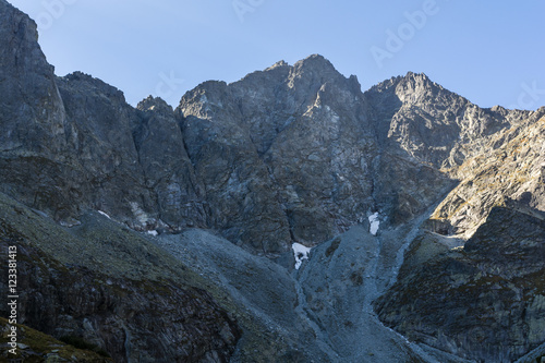 Vertical mountain walls. © gubernat