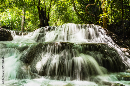 Fototapeta Naklejka Na Ścianę i Meble -  Huay Mae Kamin waterfall, the beautiful waterfall in deep forest at Srinakarin Dam National Park - Huay Mae Kamin waterfall. Kanchanaburi, Thailand